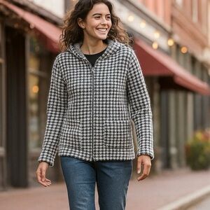NWOT Stylish Black and White Houndstooth Super Soft Sweater Jacket, Women’s